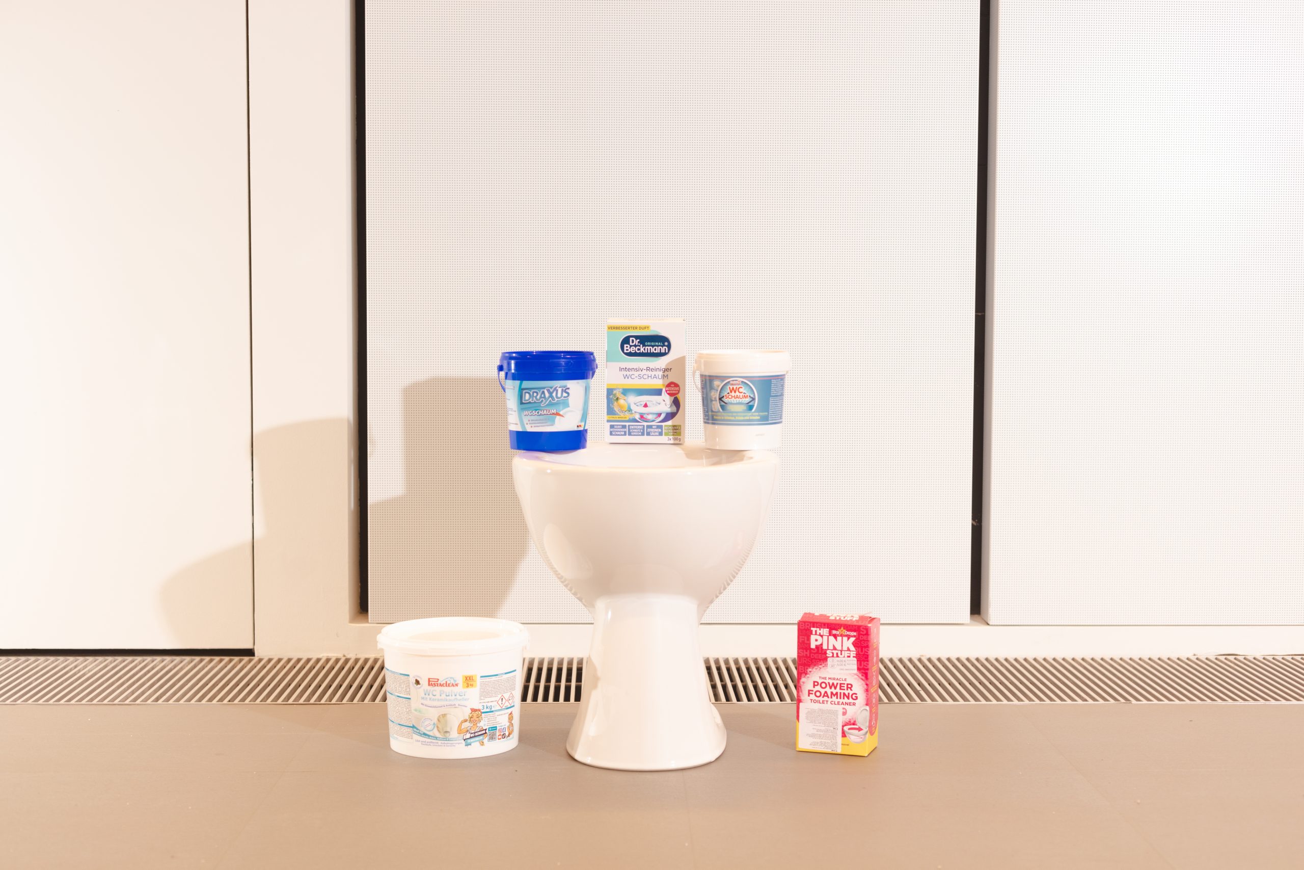 ab-ins-klo-dieser-wc-schaum-macht-wirklich-sauber.jpg Ab ins Klo! Dieser WC-Schaum macht wirklich sauber