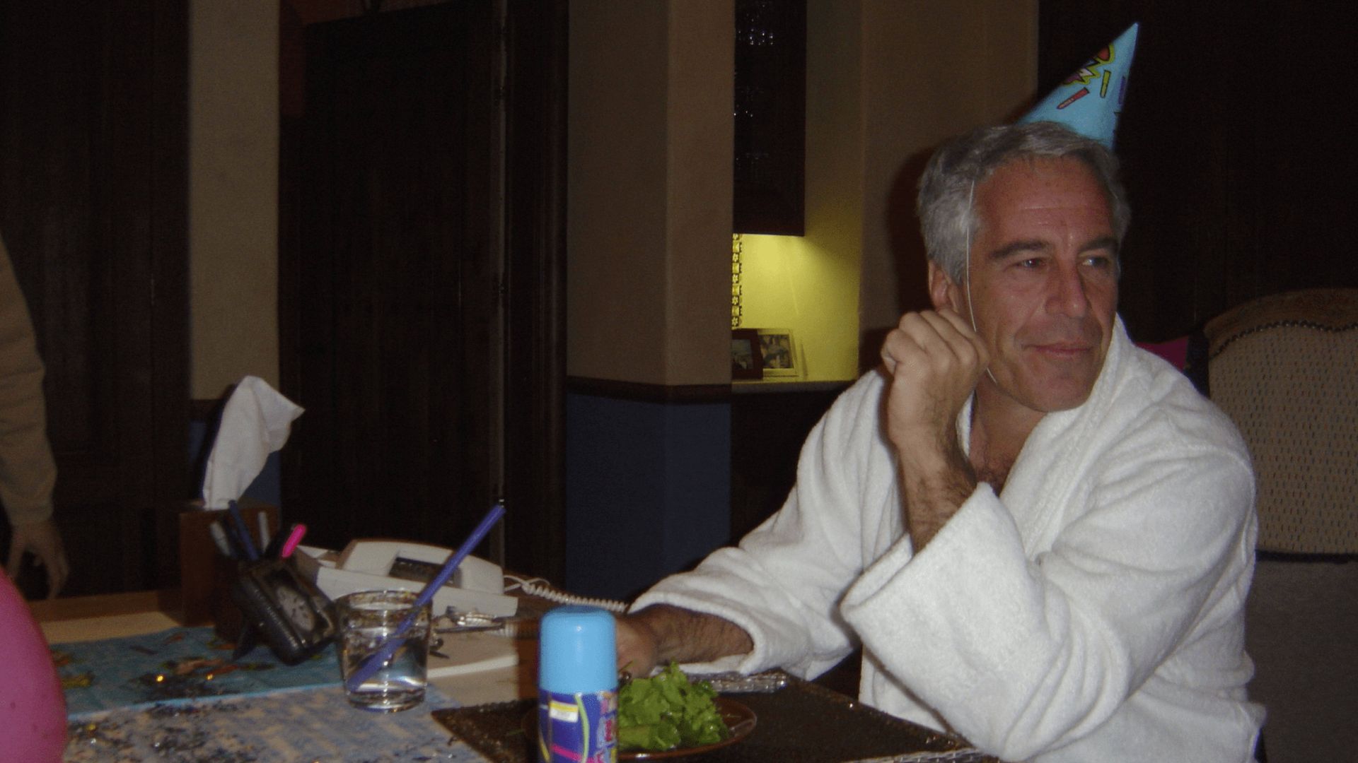 beef-jerky-skeptiker-wittern-codesprache-in-epstein-akten.jpg „Beef Jerky“: Skeptiker wittern Codesprache in Epstein-Akten