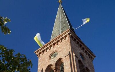 Darmstadt: Mann wollte Küster mit Kruzifix töten -Jähriger vor Gericht