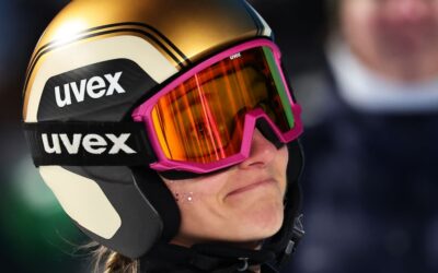 Skispringerin Katharina Schmid verabschiedet sich unter Tränen von Olympia: „Das tut sehr, sehr weh“