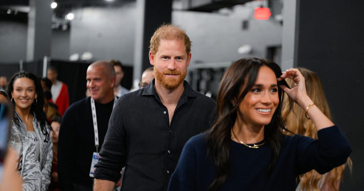 beim-nba-spiel-beruehmtes-paar-stiehlt-harry-meghan-die-show.jpg Beim NBA-Spiel: Berühmtes Paar stiehlt Harry & Meghan die Show