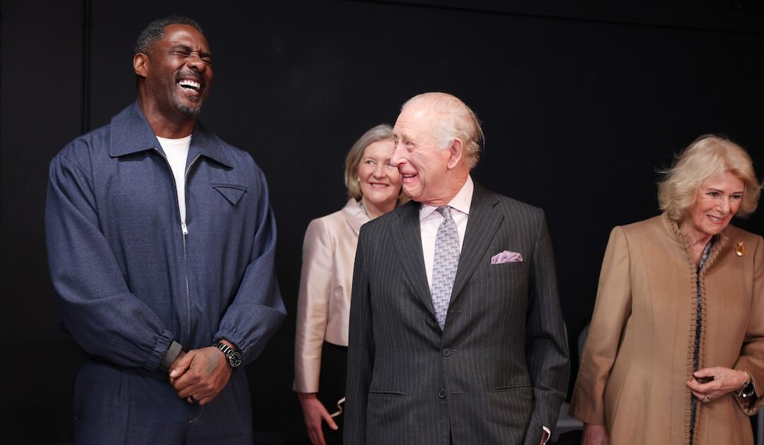 Bei Treffen mit Idris Elba kringeln sich Charles und Camilla vor Lachen