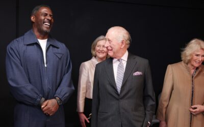 Bei Treffen mit Idris Elba kringeln sich Charles und Camilla vor Lachen