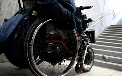 Barrierefreiheit bei der Bahn: Was Frau Palla über unseren Kleinstadt-Bahnhof wissen sollte