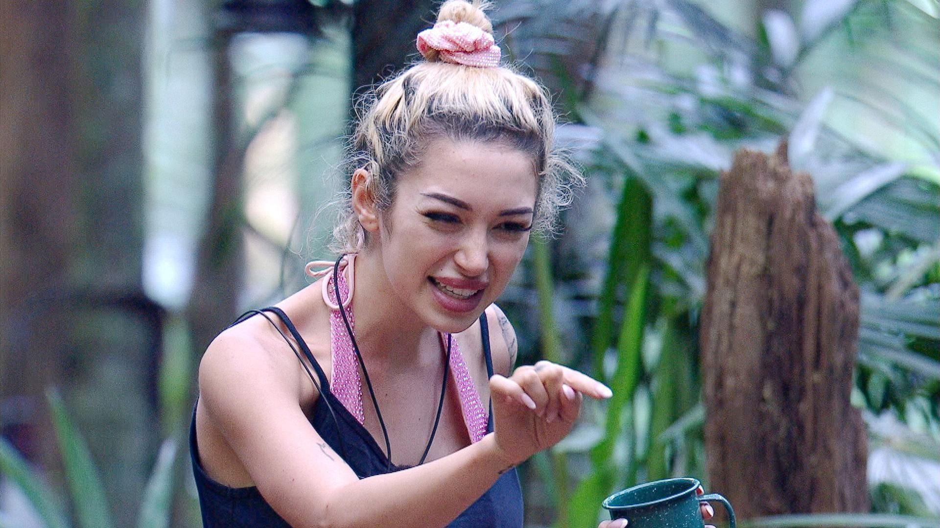 Ariel streitet sich heftig mit Mitcamper Patrick und Gil