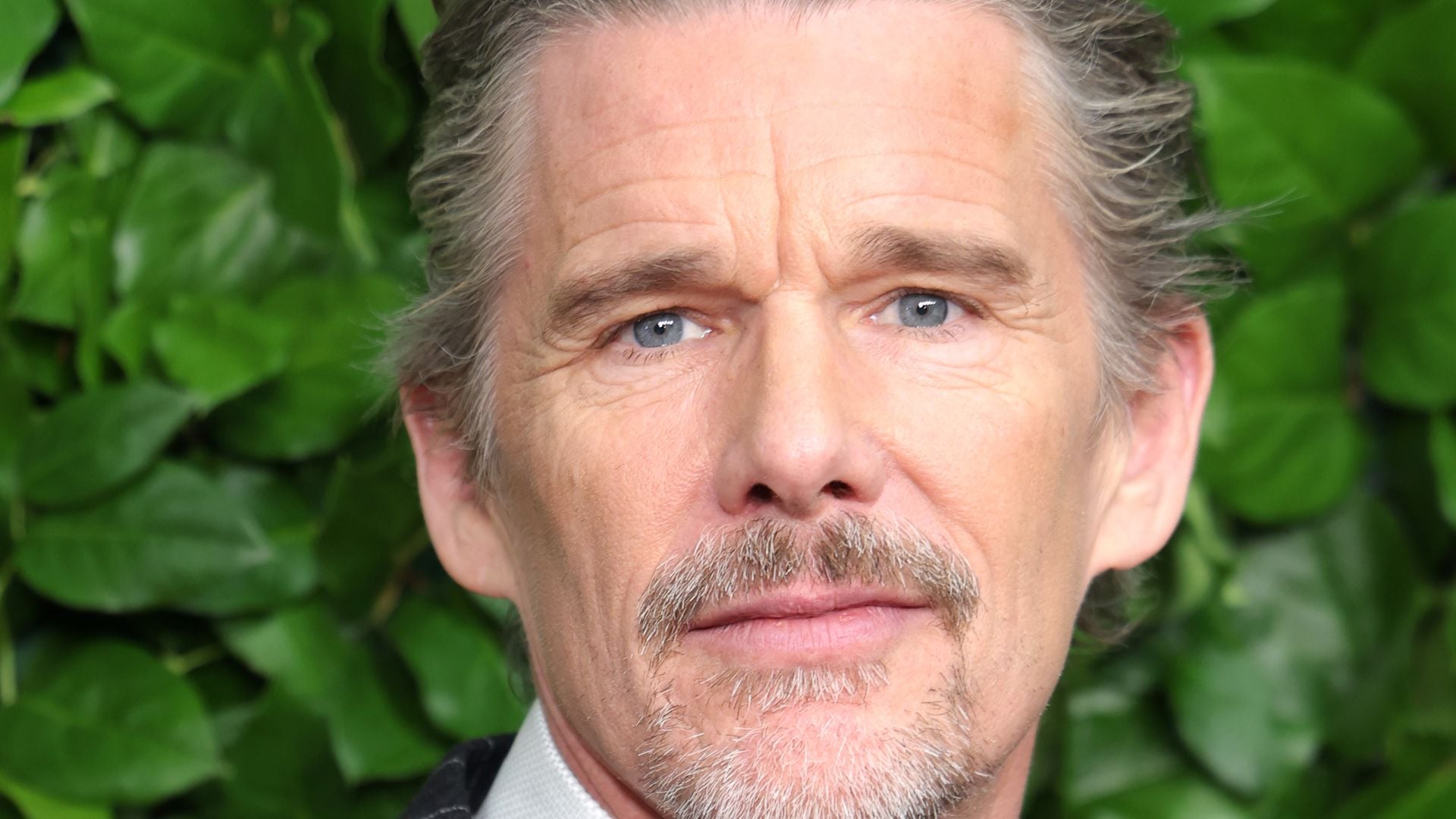 freches-gestaendnis-ethan-hawke-plaudert-ueber-bettvorlieben.jpg Freches Geständnis: Ethan Hawke plaudert über Bettvorlieben