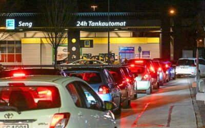 Lange Schlangen vor der Tankstelle wegen steigender Preise