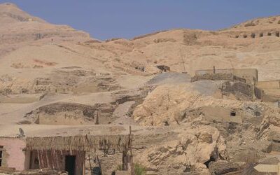 Ägypten: Archäologen entdecken 22 Sarkophage mit Mumien in Felskammer in Theben