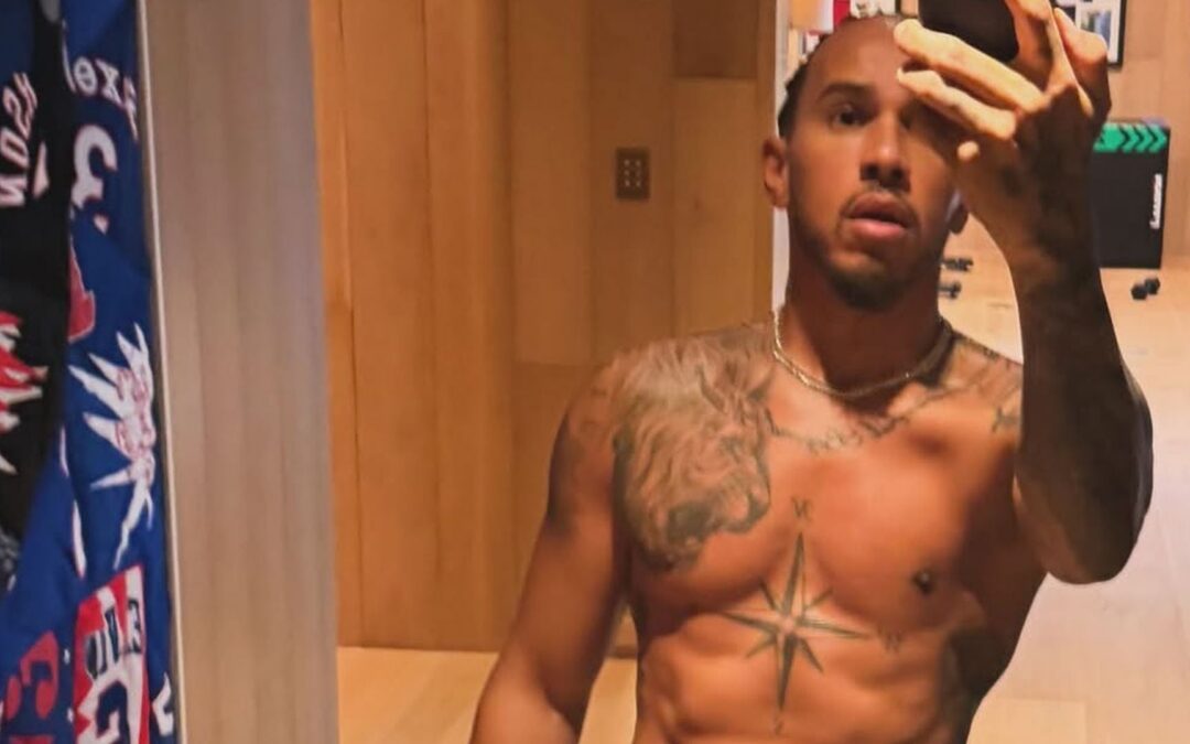 Oberkörperfrei: Lewis Hamilton begeistert mit heißem Selfie