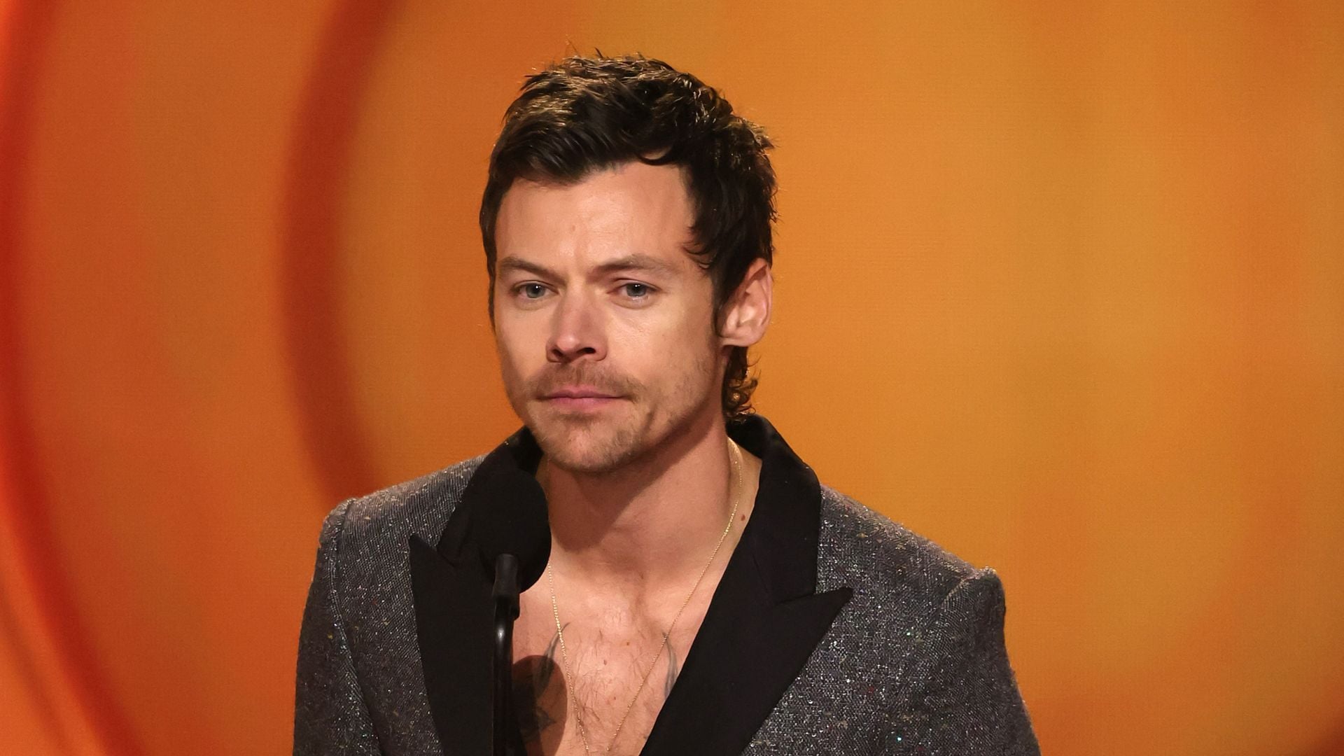 harry-styles-spendiert-schuelern-100-karten-fuer-exklusiv-gig.jpg Harry Styles spendiert Schülern 100 Karten für Exklusiv-Gig