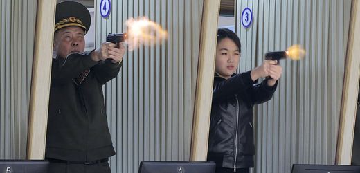 Kim Jong Un: Hier bringt Nordkorea Diktator seine Tochter zum Schießen