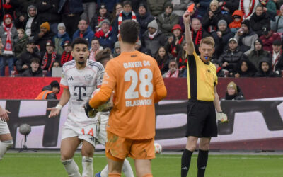 Bundesliga: FC Bayern punktet trotz doppelter Unterzahl – Wolfsburg verpasst Sieg