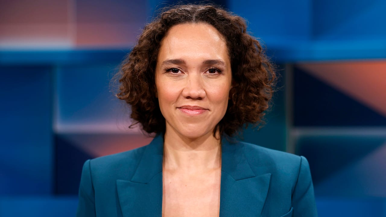 fdp-nicole-buettner-enthuellt-ihre-glatze-nach-verlorener-wette.jpg FDP: Nicole Büttner enthüllt ihre Glatze nach verlorener Wette