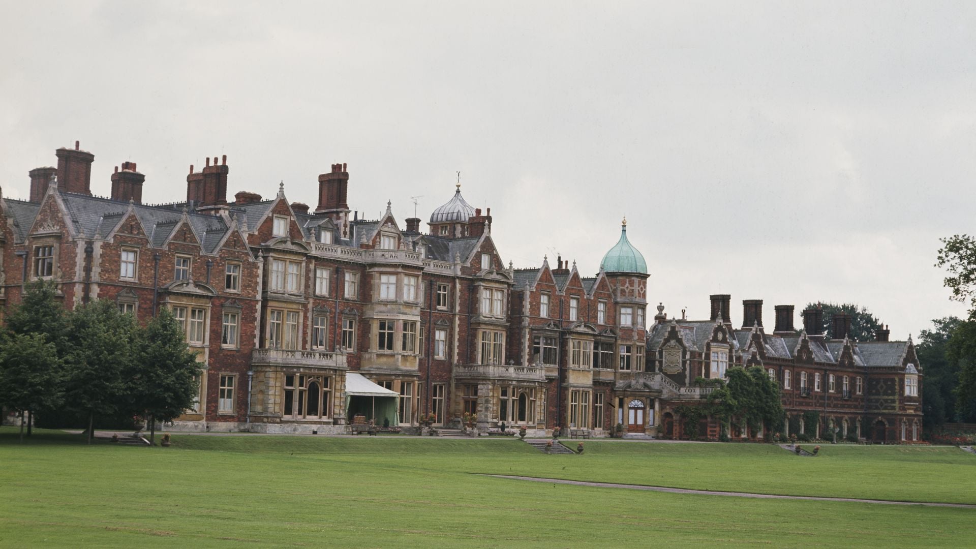 Zu heiß: König Charles‘ subtropischer Sandringham-Speisesaal
