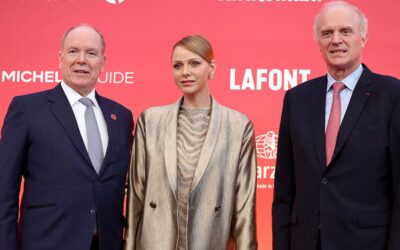 Beim Verleihen der Michelin-Sterne glänzt Charlène wie eine Trophäe