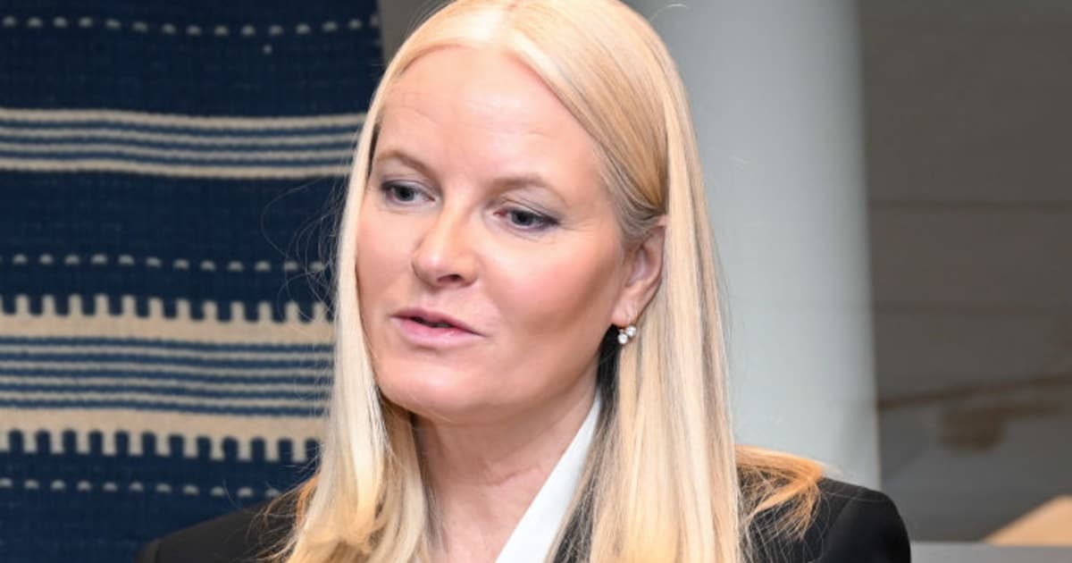 mette-marit-den-traenen-nahe-epstein-hat-mich-manipuliert.jpg Mette-Marit den Tränen nahe: Epstein hat mich manipuliert