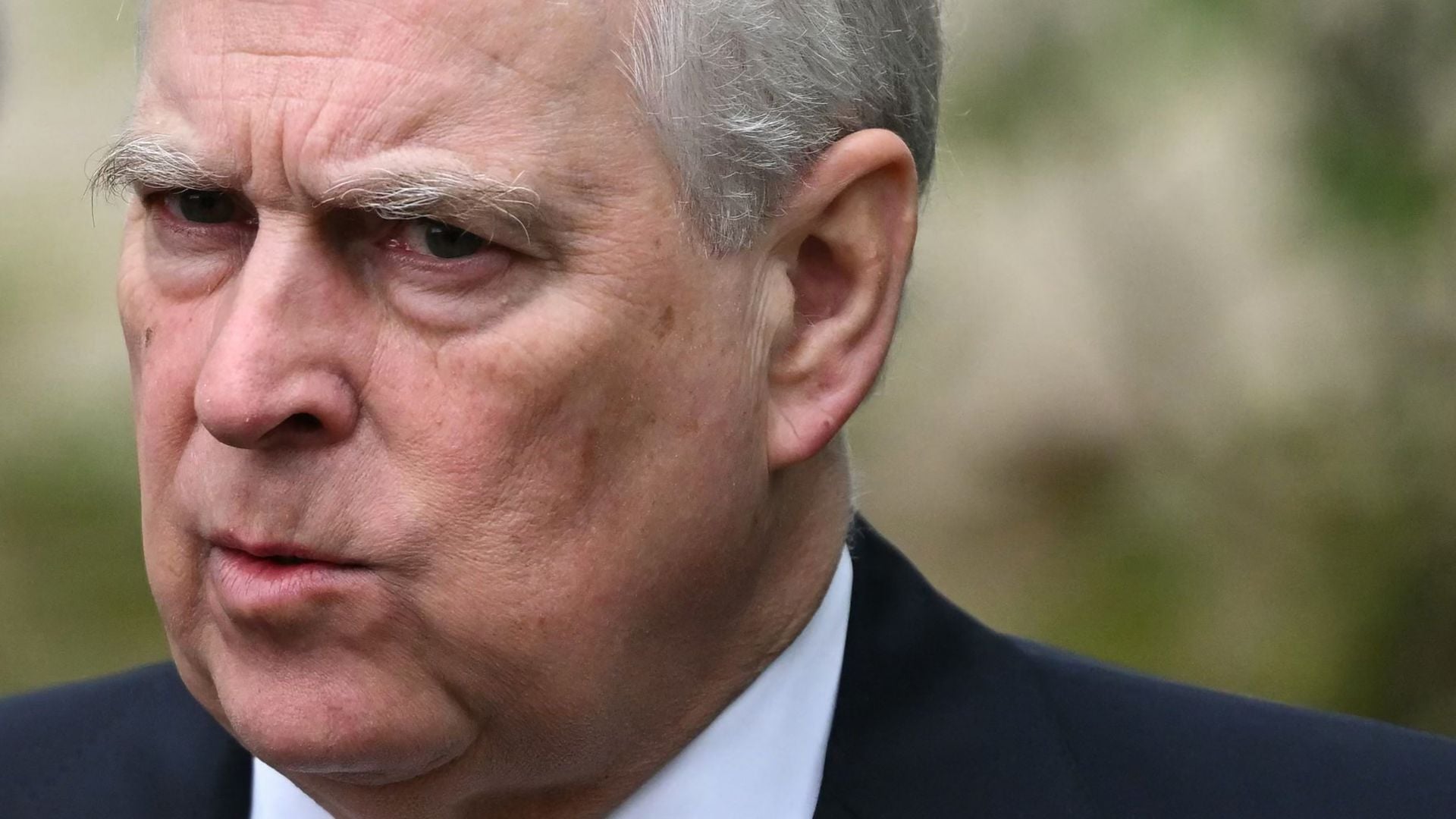 Ex-Prinz Andrew erstmals seit Festnahme mit Corgis gesichtet