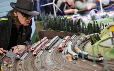 Udo Lindenberg: Musiker eröffnet in Hamburg einen Modellzug mit den Stationen seiner Karriere