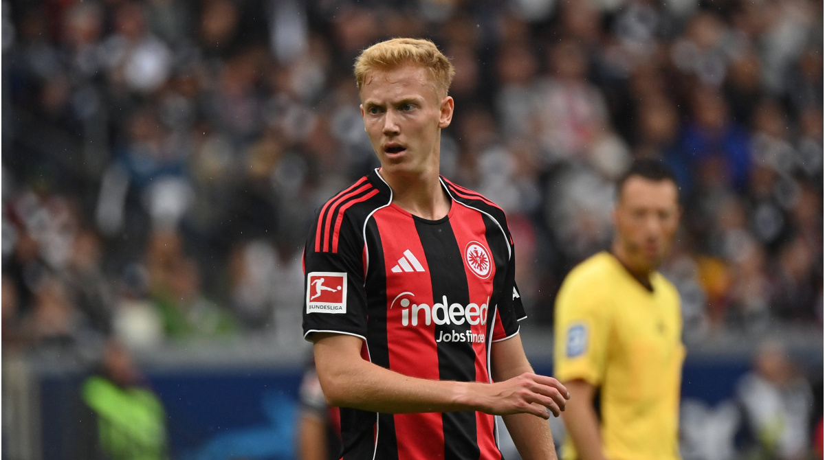 eintracht-frankfurt-hugo-larsson-erwaegt-abgang.jpg Eintracht Frankfurt: Hugo Larsson erwägt Abgang