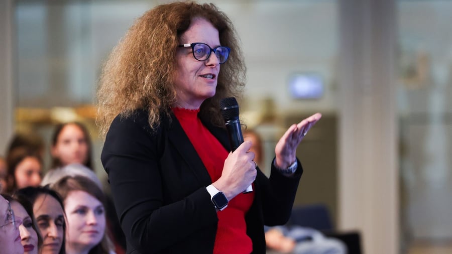 geldpolitik-und-iran-zinserhoehung-in-einem-monat-ezb-direktorin-schnabel-bremst-der-69c7e1cd17c2e.jpg Geldpolitik und Iran: Zinserhöhung in einem Monat? EZB-Direktorin Schnabel bremst, der Bundesbankchef legt nach