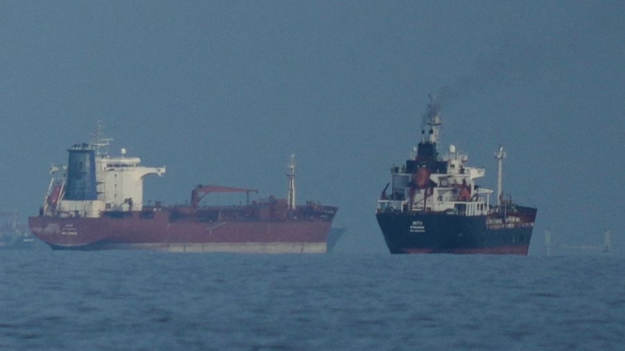 +++ Iran-Krieg +++: Revolutionsgarden drängen zwei chinesische Frachter zur Umkehr