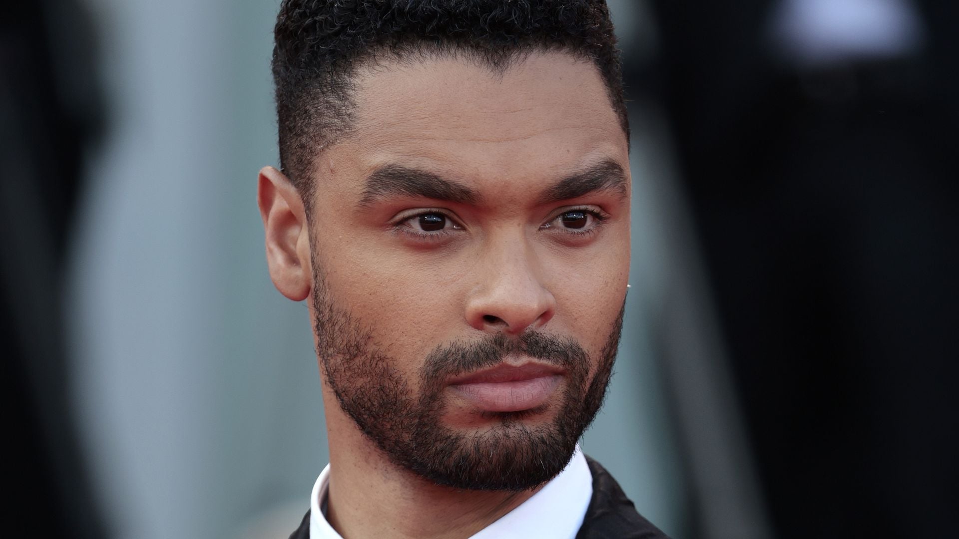 Regé-Jean Page kämpft für das Comeback romantischer Komödien