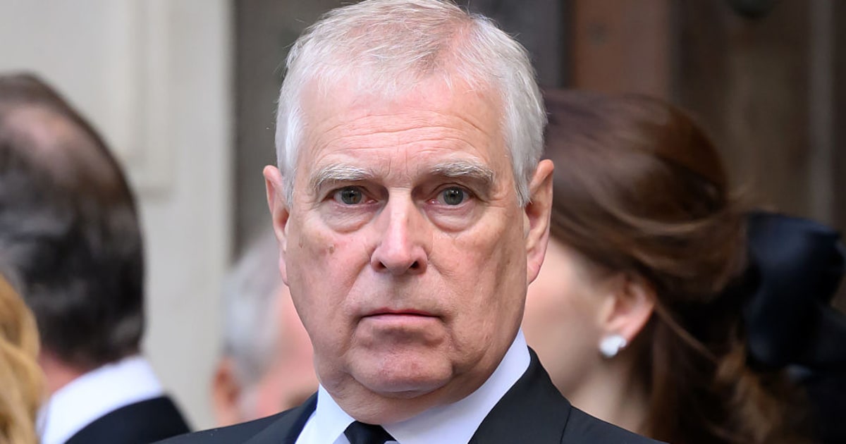 Ex-Prinz Andrew zeigt sich auf neuen Bildern bedrückt