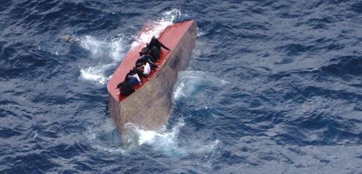 Mittelmeer: Zwei Tote und 71 Vermisste bei Schiffsunglück vor Italien