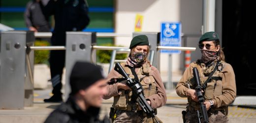 fast-200-festnahmen-nach-schusswechsel-vor-israelischem-konsulat-in-istanbul.jpg Fast 200 Festnahmen nach Schusswechsel vor israelischem Konsulat in Istanbul