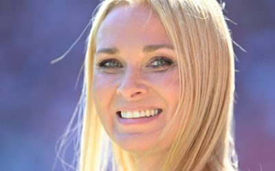 „Atemberaubend“: Sky-Moderatorin Britta Hofmann verzaubert Fans im Strandoutfit