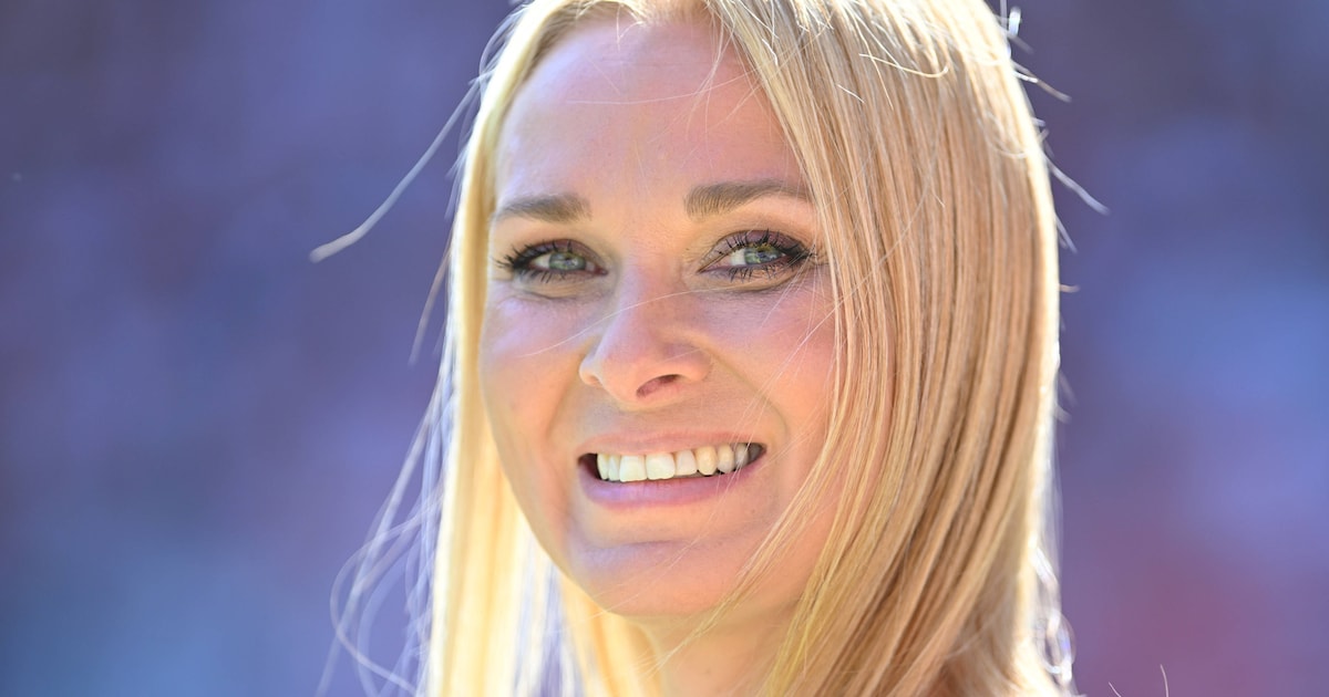 atemberaubend-sky-moderatorin-britta-hofmann-verzaubert-fans-im-strandoutfit.png „Atemberaubend“: Sky-Moderatorin Britta Hofmann verzaubert Fans im Strandoutfit