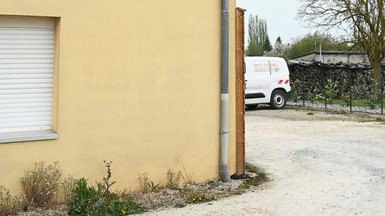 vater-sperrte-sohn-9-ein-jahr-in-lieferwagen-ein-rettung-dank-nachbar.jpg Vater sperrte Sohn (9) ein Jahr in Lieferwagen ein: Rettung dank Nachbar