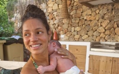 Vick Hope strahlt auf neuen Schnappschüssen mit Baby Micah