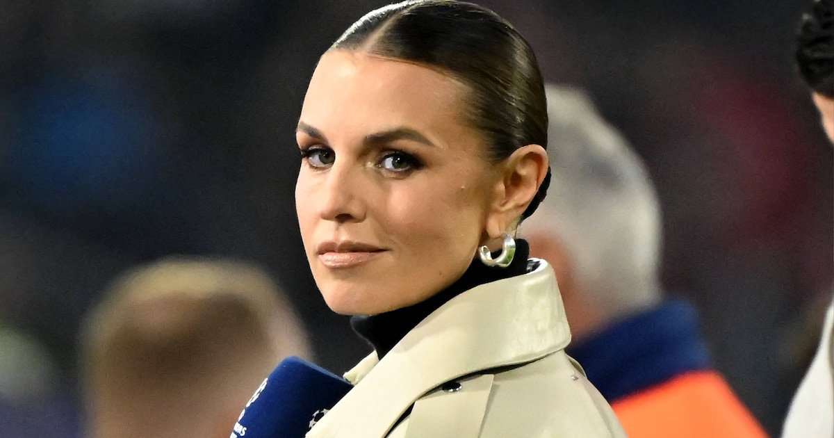 In Lederhose: Laura Wontorra wird zum Hingucker in der Allianz Arena