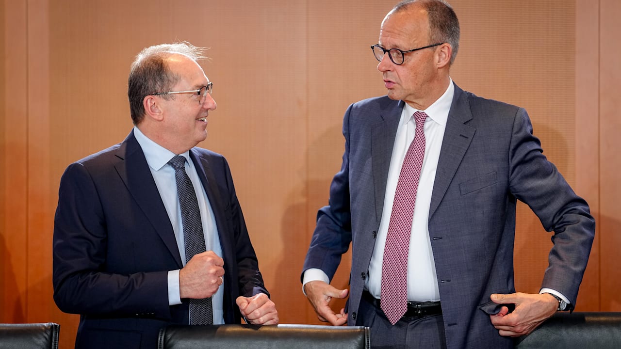 BILD-Politikvize redet sich in Rage: „20 Prozent mehr für Minister! Komplett irre!“