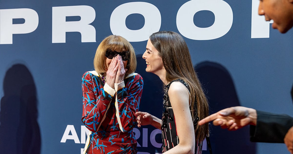 Beim Posieren mit Tochter Bee bekommt Anna Wintour Lachanfall