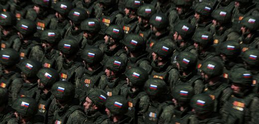 Russlands Soldaten: Militärhistoriker Matthias Uhl über Gewalt-Traditionen von Stalin bis Putin