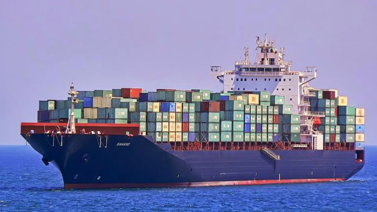 Iran: USA sollen Frachter geentert haben – Trump: „Die Navy hat ein Loch reingesprengt“