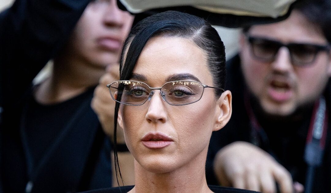 Kein Münzgeld dabei: Katy Perry wirft Kreditkarte in den Trevi-Brunnen