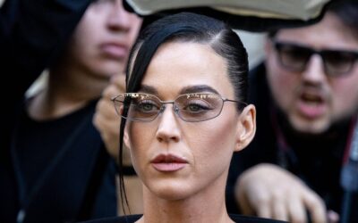 Kein Münzgeld dabei: Katy Perry wirft Kreditkarte in den Trevi-Brunnen