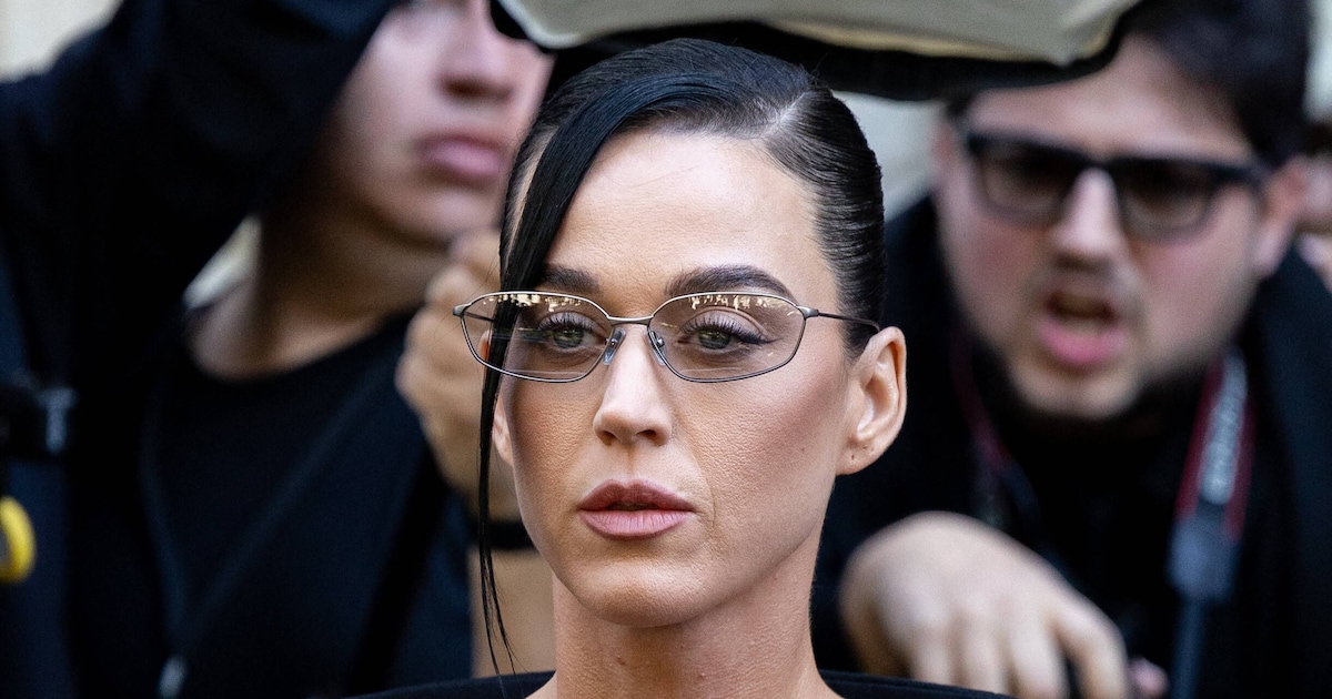 Kein Münzgeld dabei: Katy Perry wirft Kreditkarte in den Trevi-Brunnen