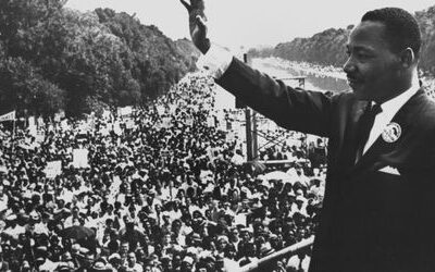 Donald Trump erneuert Becken am Lincoln Memorial mit Schwimmbadbelag