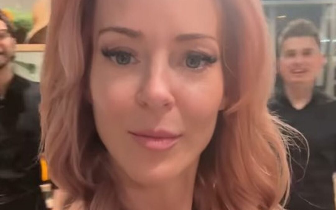 Frühlingsfarbe: Simone Lugner trägt die Haare jetzt rosa