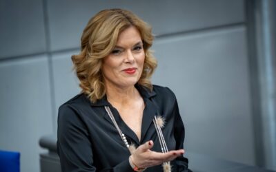Julia Klöckner überrascht mit altem Familienfoto