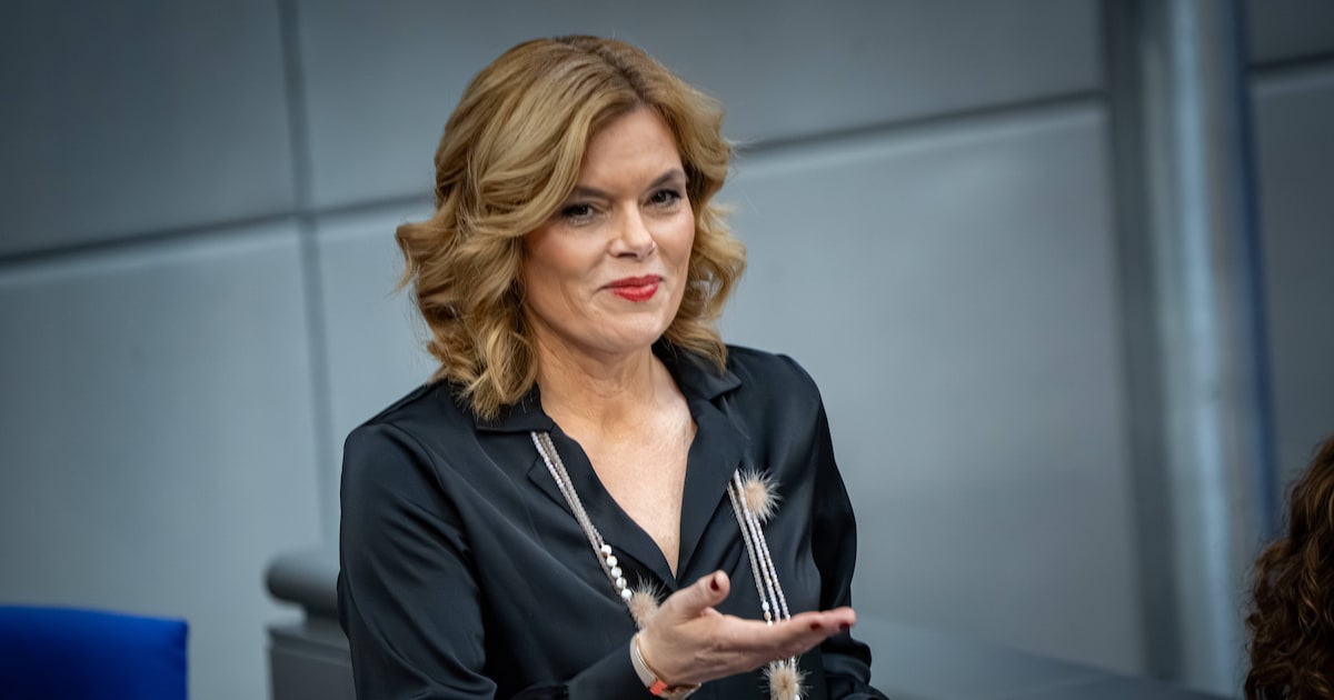 Julia Klöckner überrascht mit altem Familienfoto