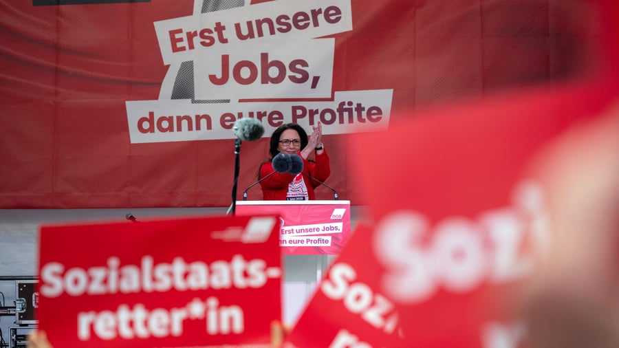 Tag der Arbeit: Gewerkschaften kündigen harten Widerstand gegen Kürzungen an