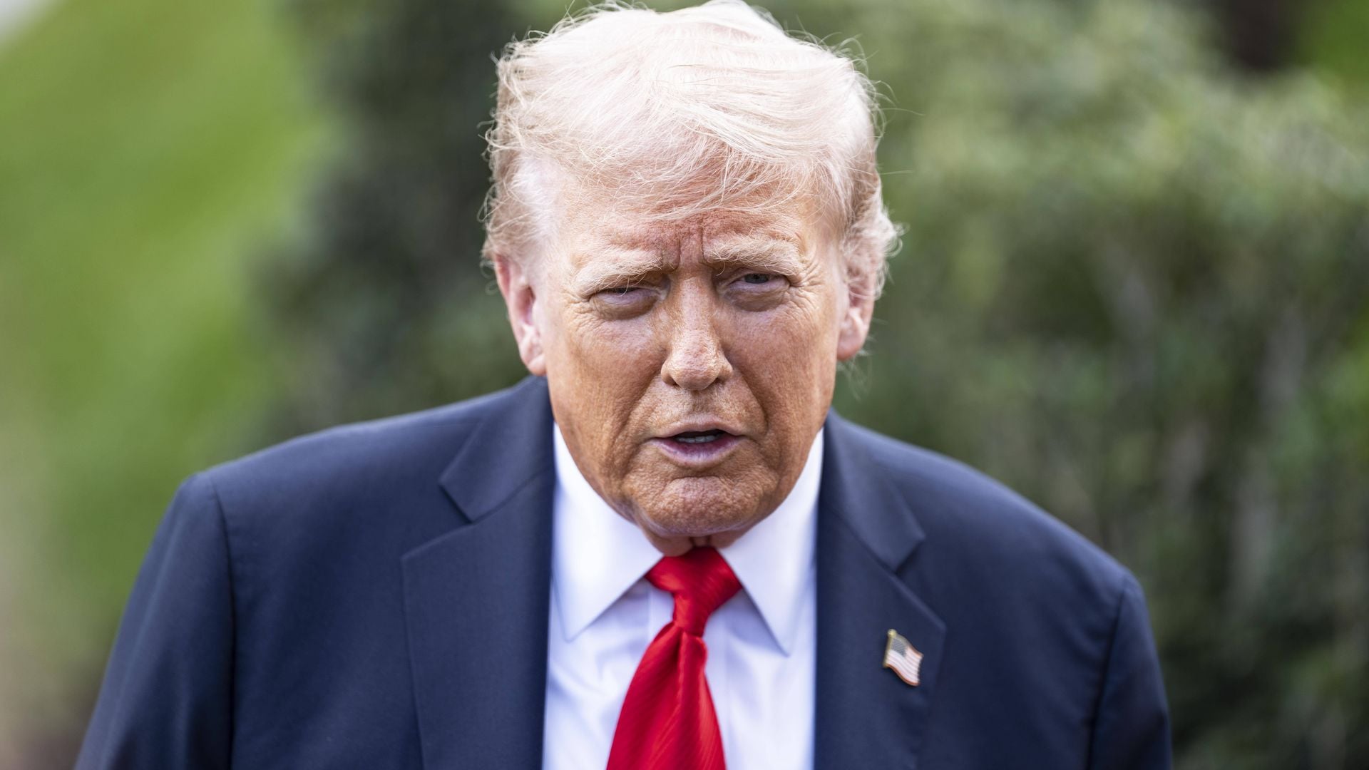 Wirkt dicker: Donald Trump lehnt eine kugelsichere Weste ab