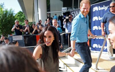 Herzogin Meghan bekommt Badehose für Harry geschenkt