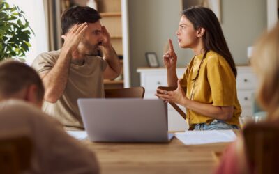 Laut Psychologie ist es besser, im Streit leise zu sprechen