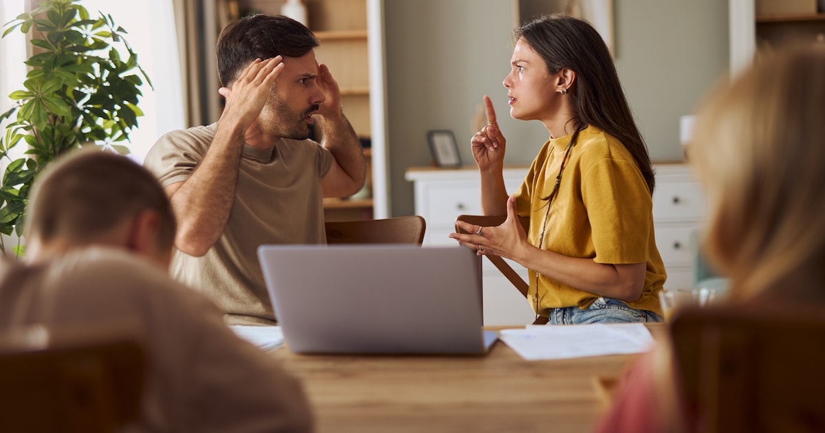 Laut Psychologie ist es besser, im Streit leise zu sprechen